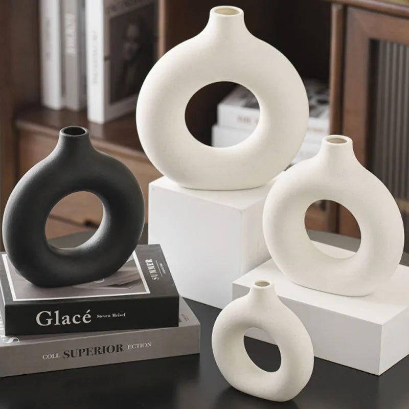 Minimalist Donut Vase – Modern Hollow Single-Flower Vase for Home & Wedding Decor